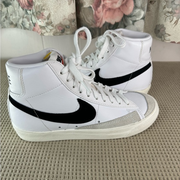 womens nike jordans high tops black and white